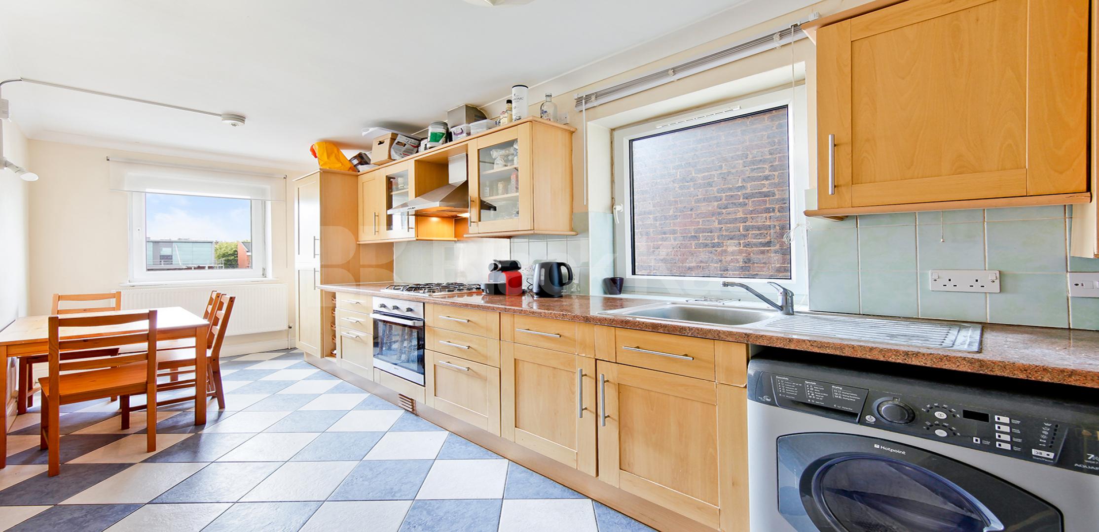 			UNDER OFFER , 3 Bedroom, 1 bath, 1 reception Apartment			 Windsor Court - Copers Road, Bermondsey